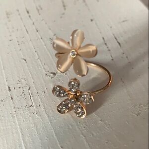 Double daisy adjustable ring.  Rhinestone and opal.